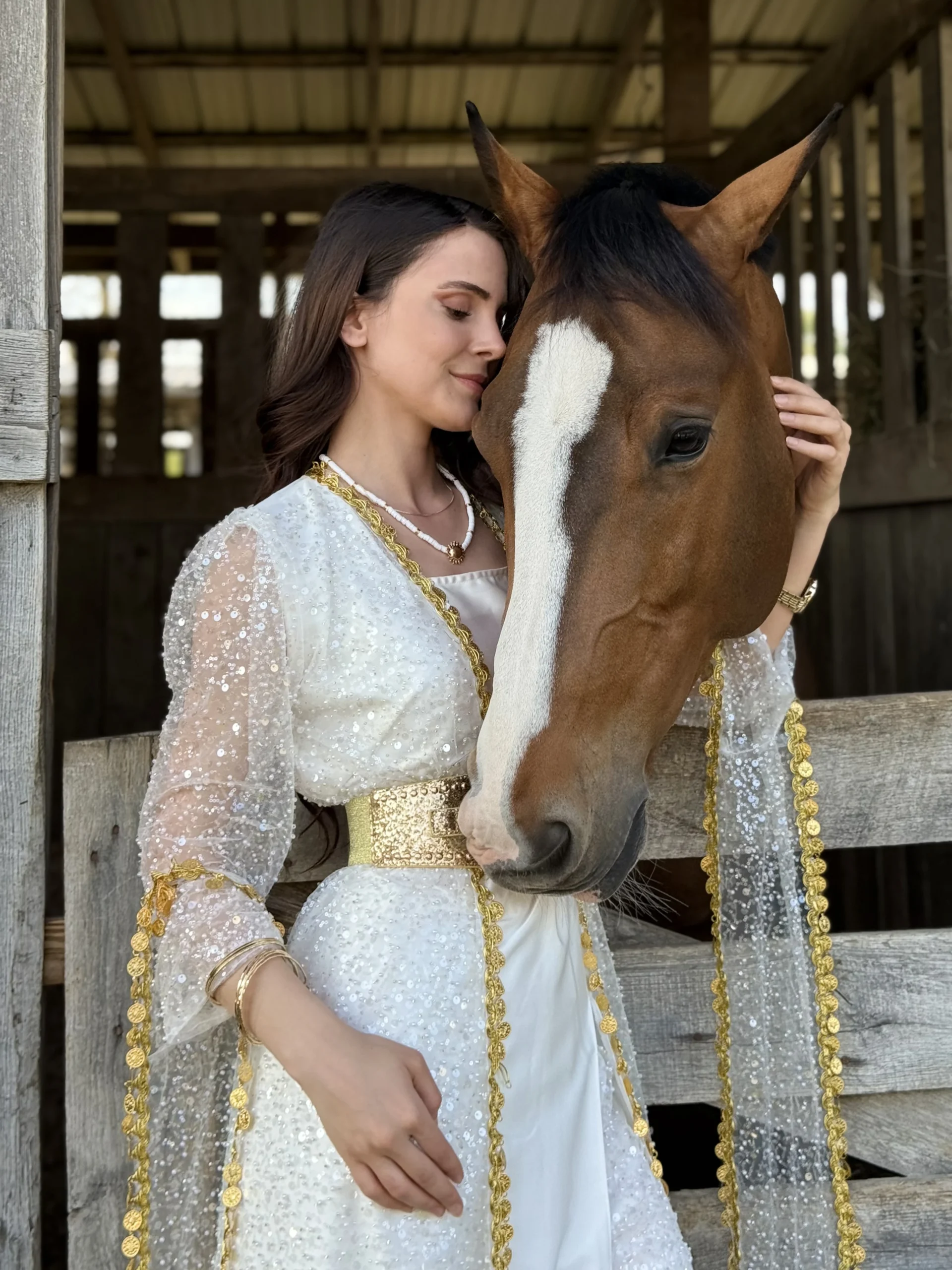 Şalvarlı Beyaz Taşlı & Saten Beyaz Kiras-Fîstan - Image 2