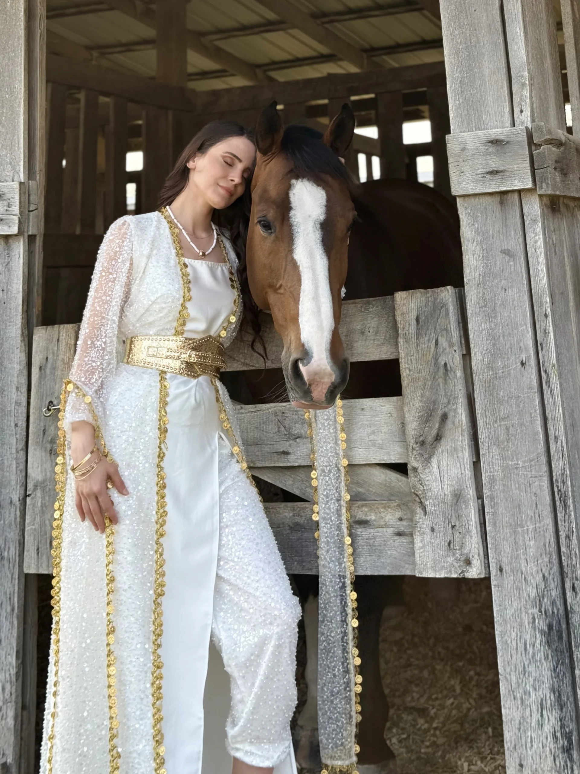 Şalvarlı Beyaz Taşlı & Saten Beyaz Kiras-Fîstan - Image 8