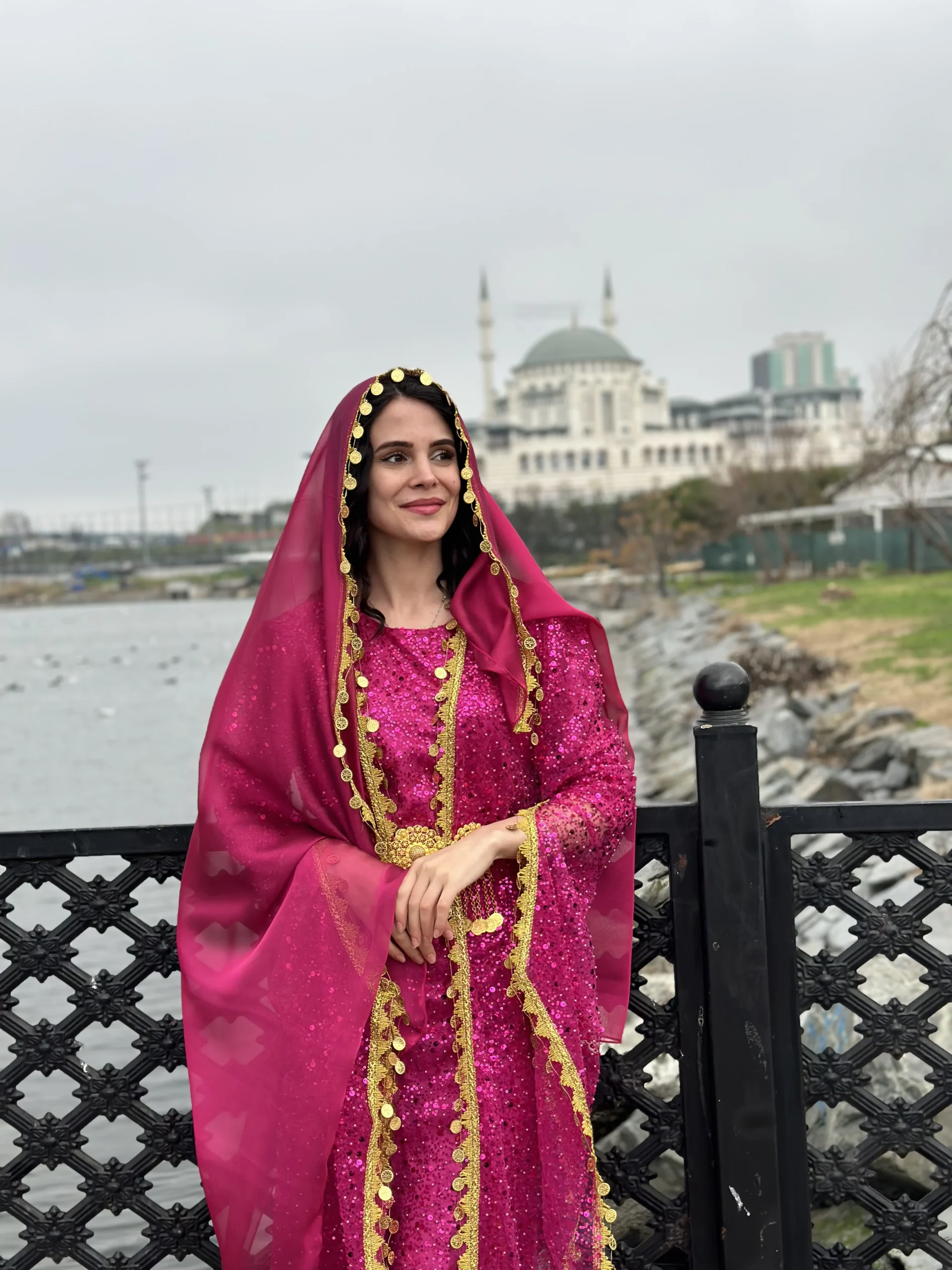 Özel Dikim Taşlı Pembe Kiras Fistan