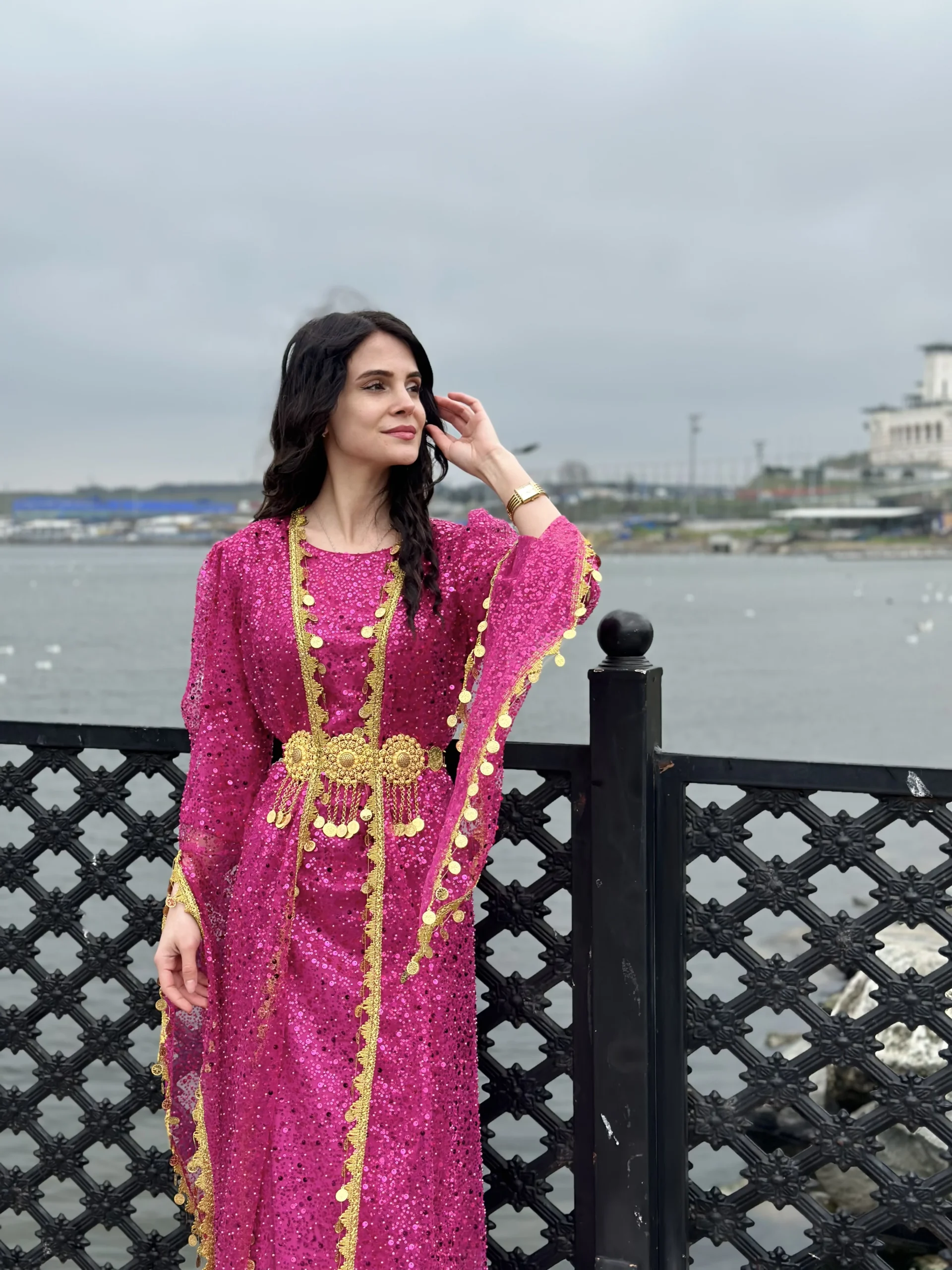 Özel Dikim Taşlı Pembe Kiras Fistan - Image 3