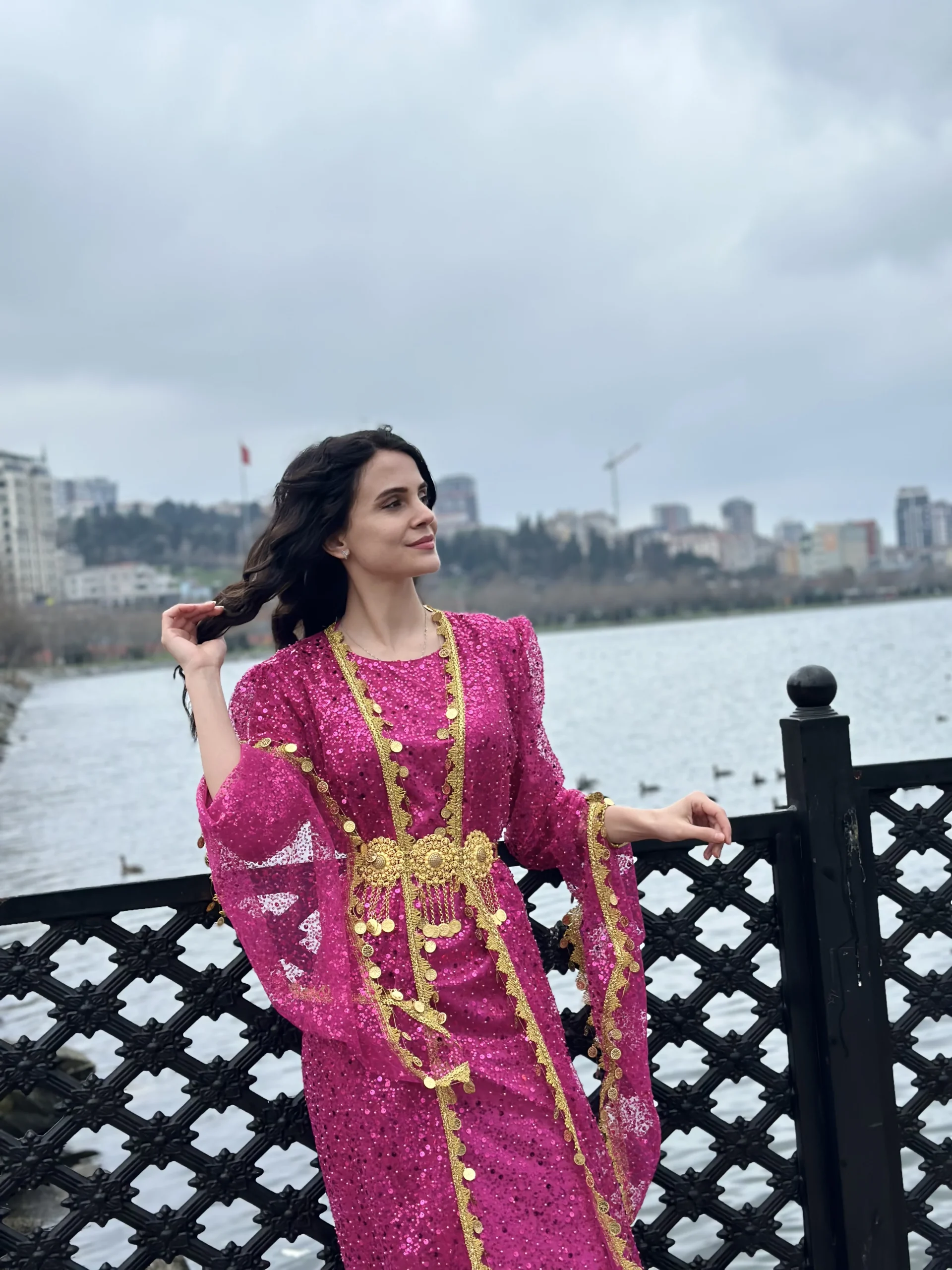 Özel Dikim Taşlı Pembe Kiras Fistan - Image 2