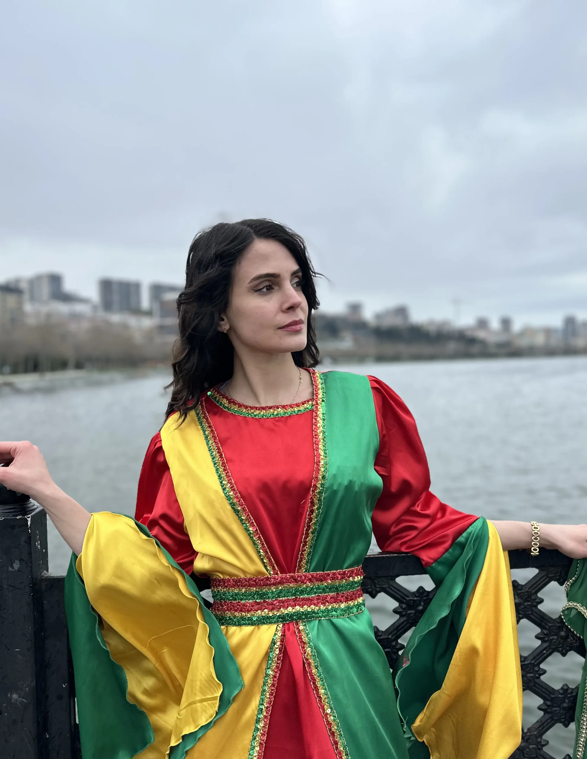 Kesk Sor Zer Kiras Fistan Newroz - Image 5