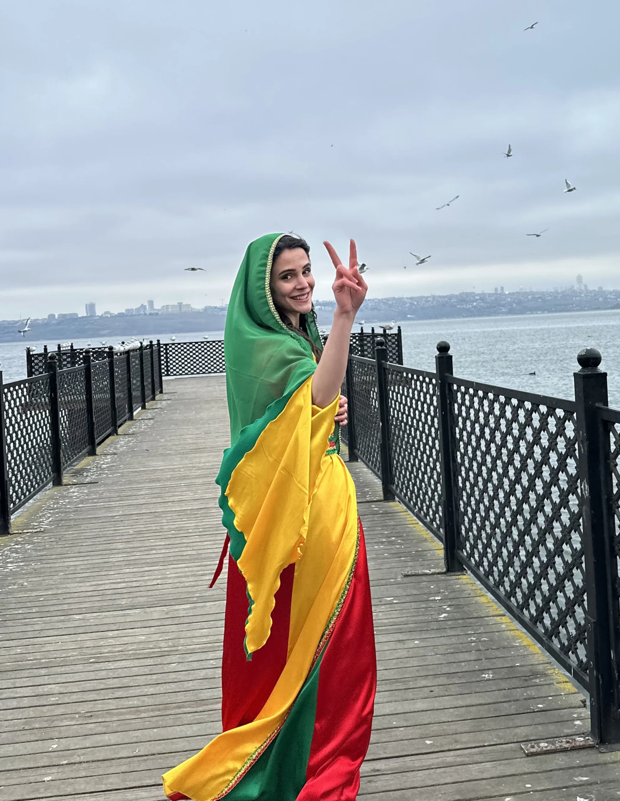 Kesk Sor Zer Kiras Fistan Newroz