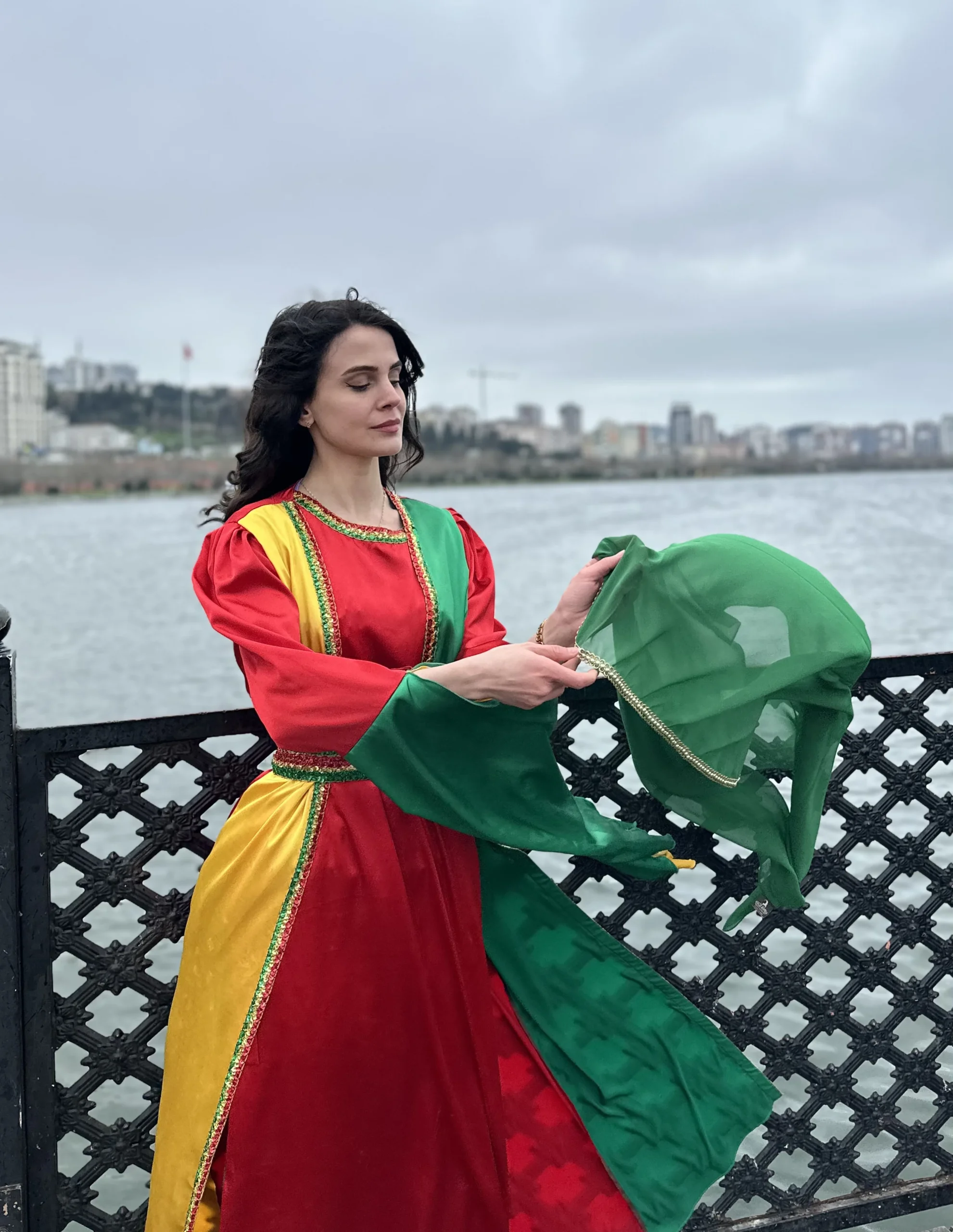 Kesk Sor Zer Kiras Fistan Newroz - Image 3