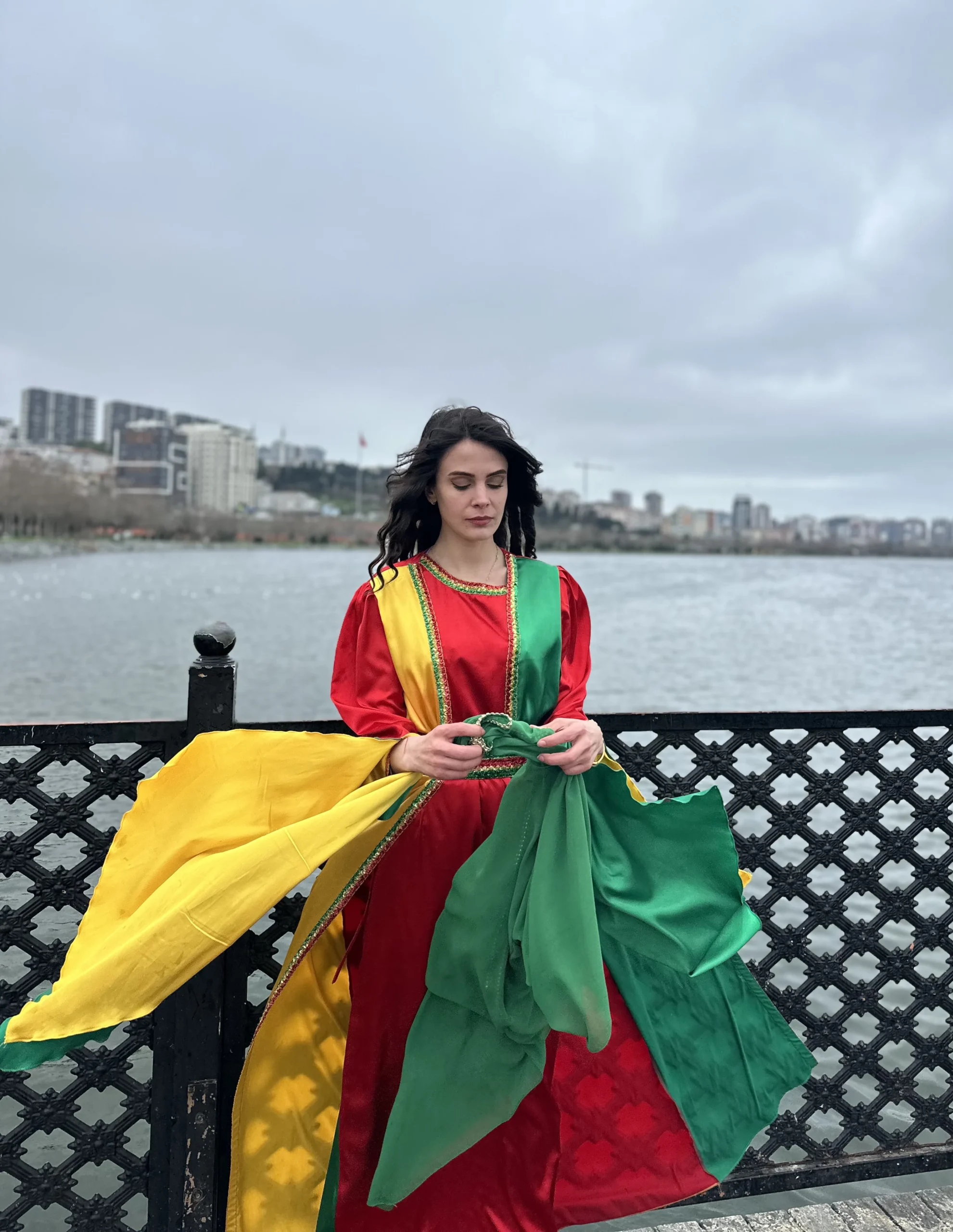 Kesk Sor Zer Kiras Fistan Newroz - Image 2